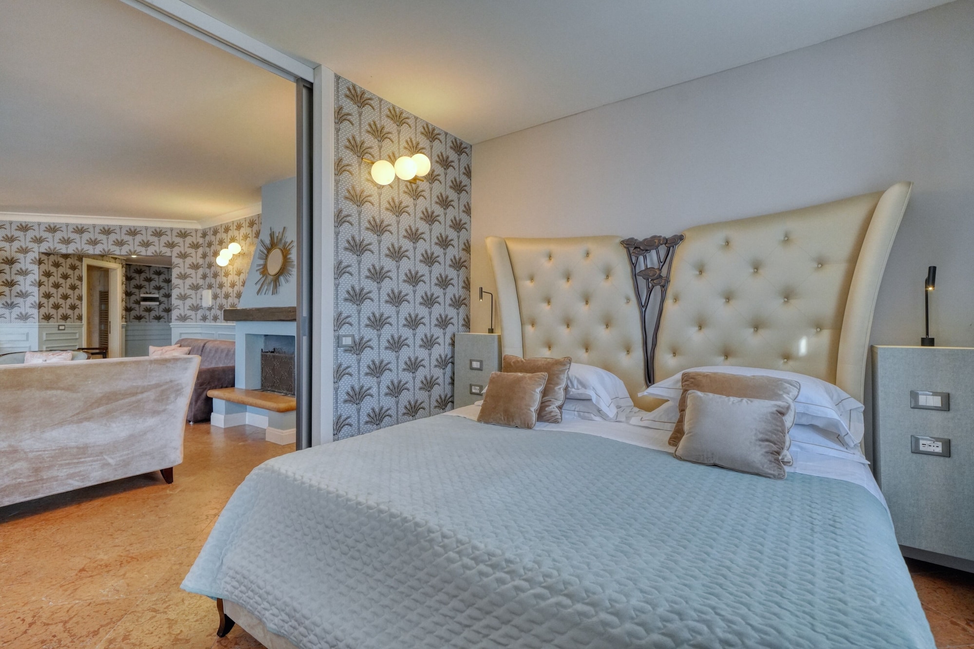 行政套房， 3 间卧室， 露台， 湖景