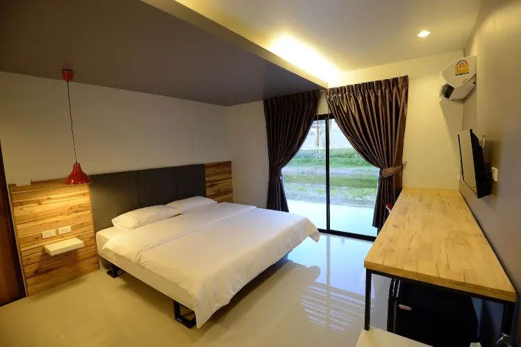 ห้องดีลักซ์ พร้อมระเบียง