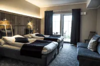 Tiraholms Hotell Hotels in 
