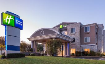 Holiday Inn Express Branford-New Haven, an IHG Hotel - Housity