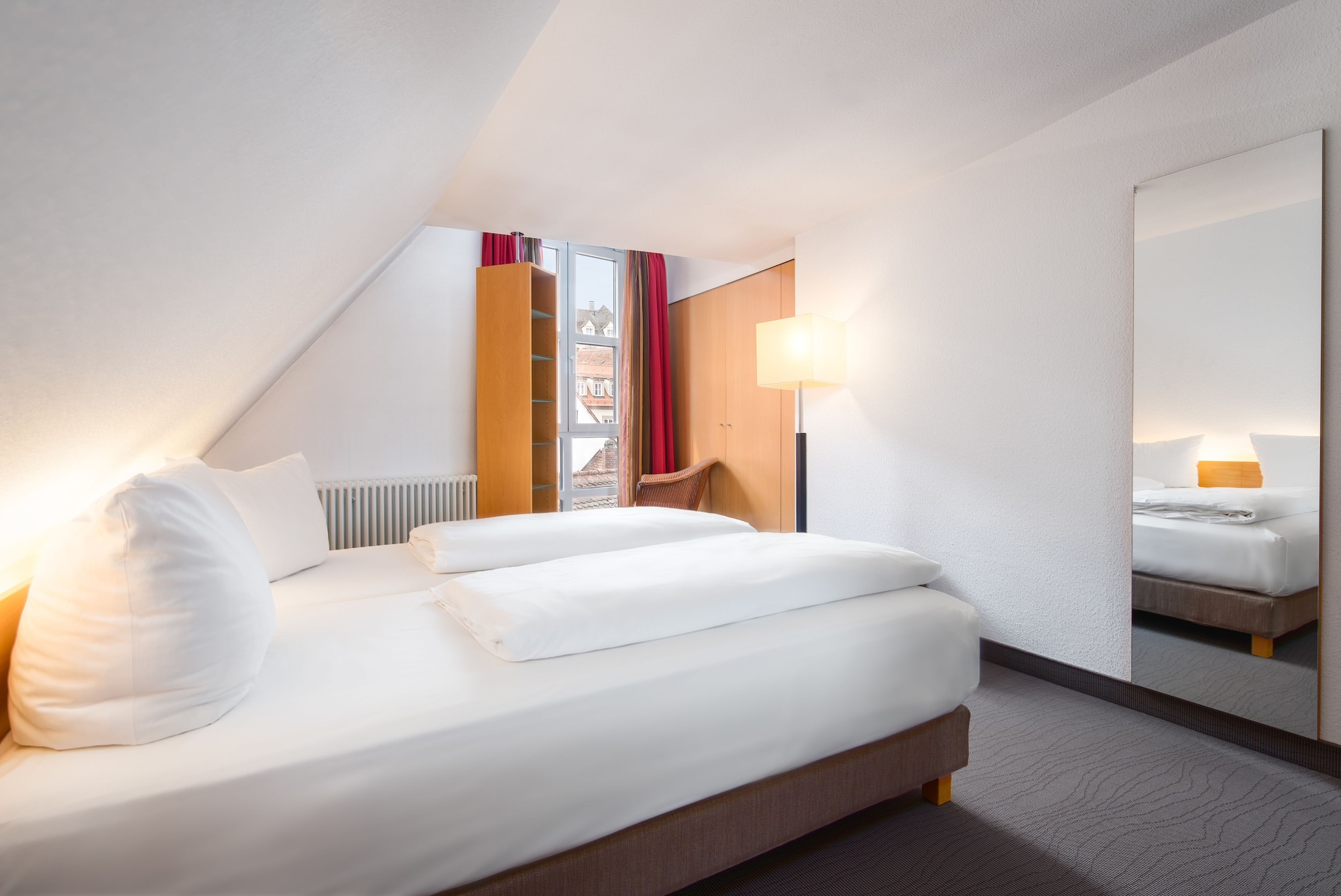 专属套房， 两卧室， 河景