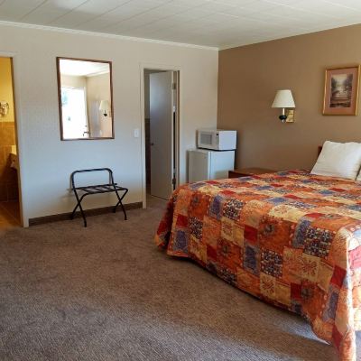 King Room No Pets Allowed Aquarius Inn Promo Code