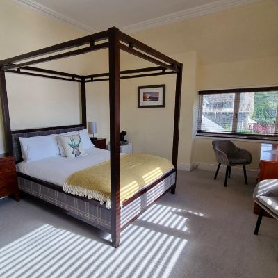 Room with Four-Poster Bed The Four Seasons Hotel Promo Code