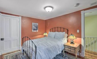 Charming Lambertville Retreat - 1 Mi to River! - Housity