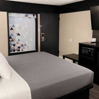 Suite, 1 King Bed, Non Smoking, Kitchen (Full Kitchen) LX Hotel Powered by Acw Circle Promo Code