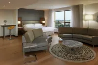 Hilton Toronto Airport Hotel & Suites Hotels in 