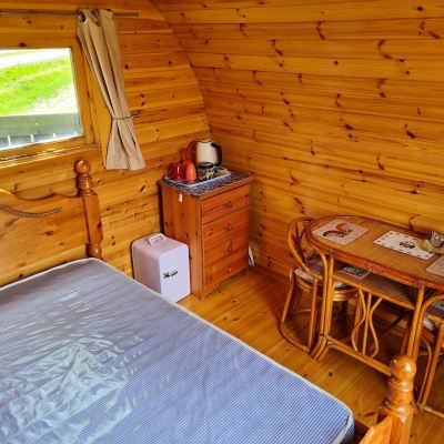 Classic Cabin, Lake View (Barn Owl - Glamping Pod)