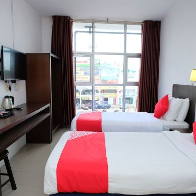 Bilik Kembar Standard Kupon OYO 619 Grand City Hotel 2