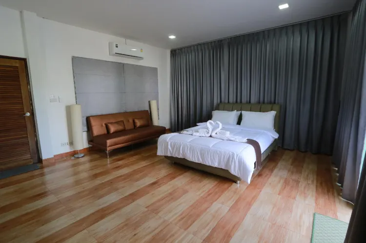 ห้องเตียงควีนไซส์พร้อมระเบียง