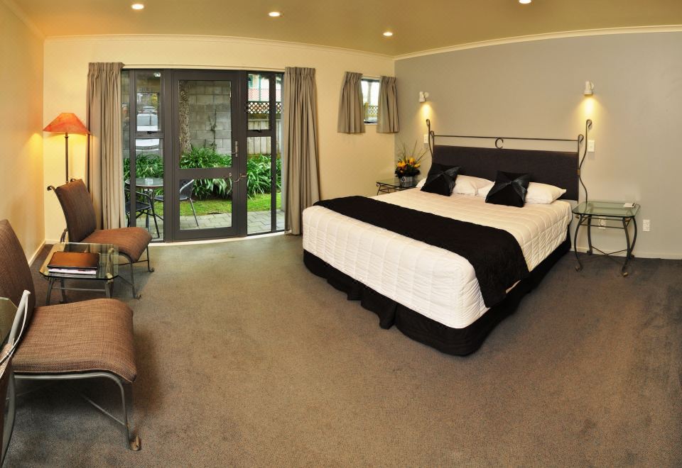 标准单间，无烟，带阳台/露台（带双人水疗浴缸的单间）