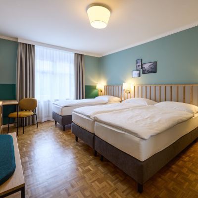 三人房 利馬索夫飯店優惠