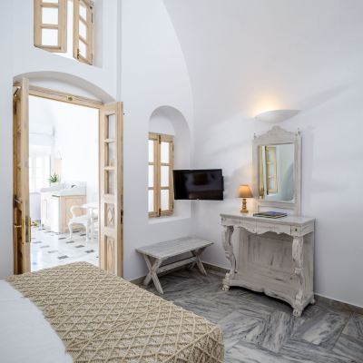 Elegant Cave Suite-Caldera Sea View & Volcano View Kallisto Promo Code