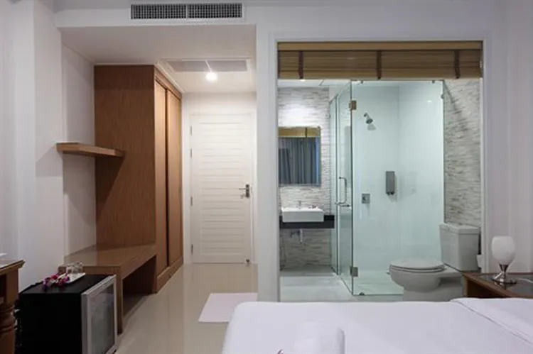 ห้องดีลักซ์ พร้อมวิวสระว่ายน้ำ