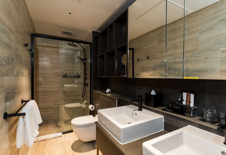 Lyndhurst Deluxe Two Bedrooms Suite (Family Room)