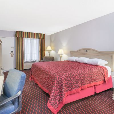 1 King Bed | Mobil Access Tub Nsmk Micfridg Motel 6 London, KY Promo Code