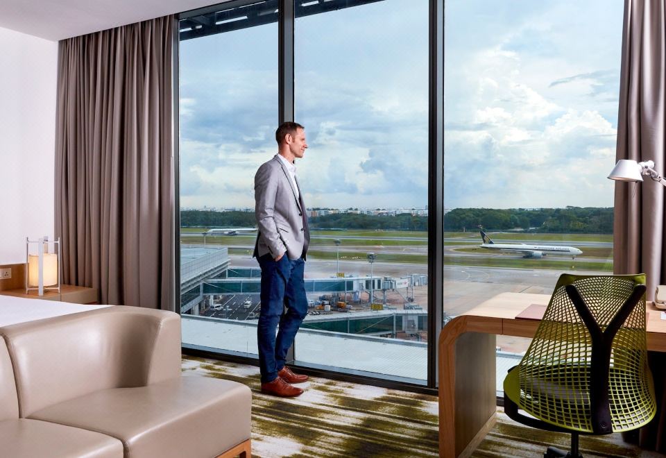 特大床標準房 跑道景觀 高樓層