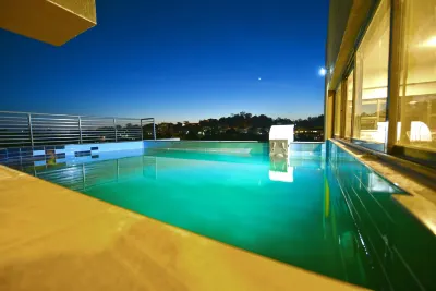 K Hotels Entebbe Hotele w: 