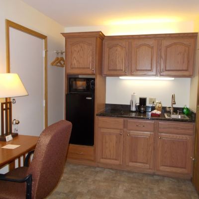 Premier Studio, 1 Queen Bed, Kitchenette Shepherd Mountain Inn Promo Code