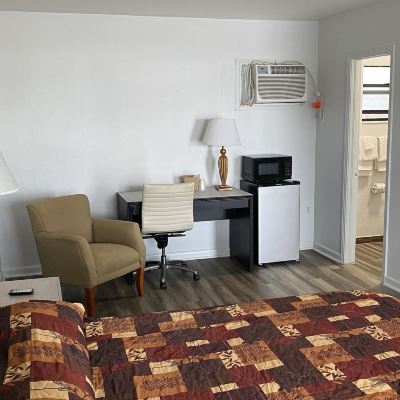 Standard King Room-Non-Smoking Oak Tree Inn Promo Code