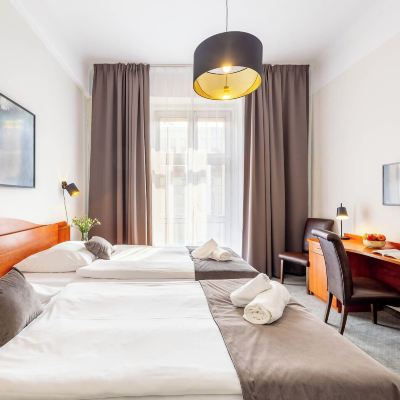 Quadruple Room Hotel Polonia Centrum Promo Code