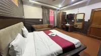 Hotel Royal Plaza Отели в г. 
