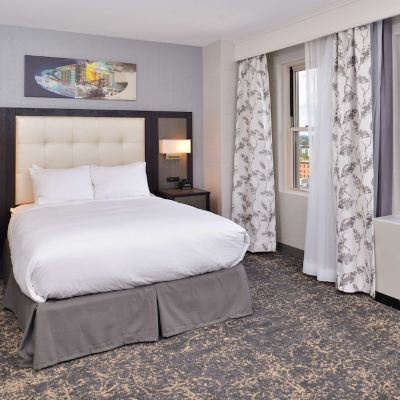 1 QUEEN MOBILITY/HEARING ACCESSIBLE TUB DoubleTree by Hilton Hotel Utica Promo Code