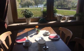Moselhotel Lesura - Housity