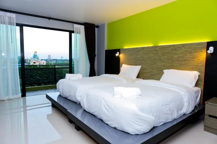 ห้องเตียงแฝดพร้อมวิวสระว่ายน้ำ
