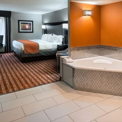 King Suite with Whirlpool Tub