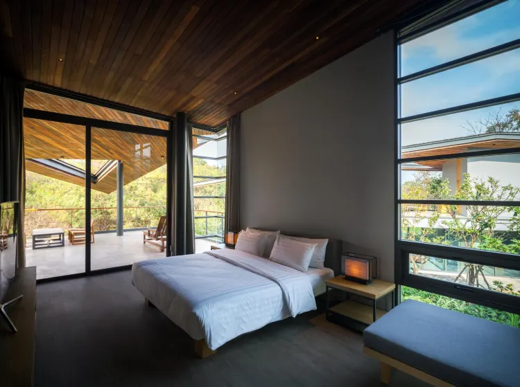 Gliding 3-Bedroom Westside Villa