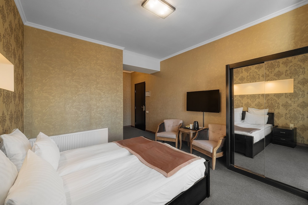 豪華雙人房， 1 張大床， 陽台， 山景