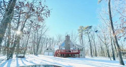 Winter Wonderland Chalet WArcades, Pool Table, Fire Pit, Lake, Pools & Ski Lifts