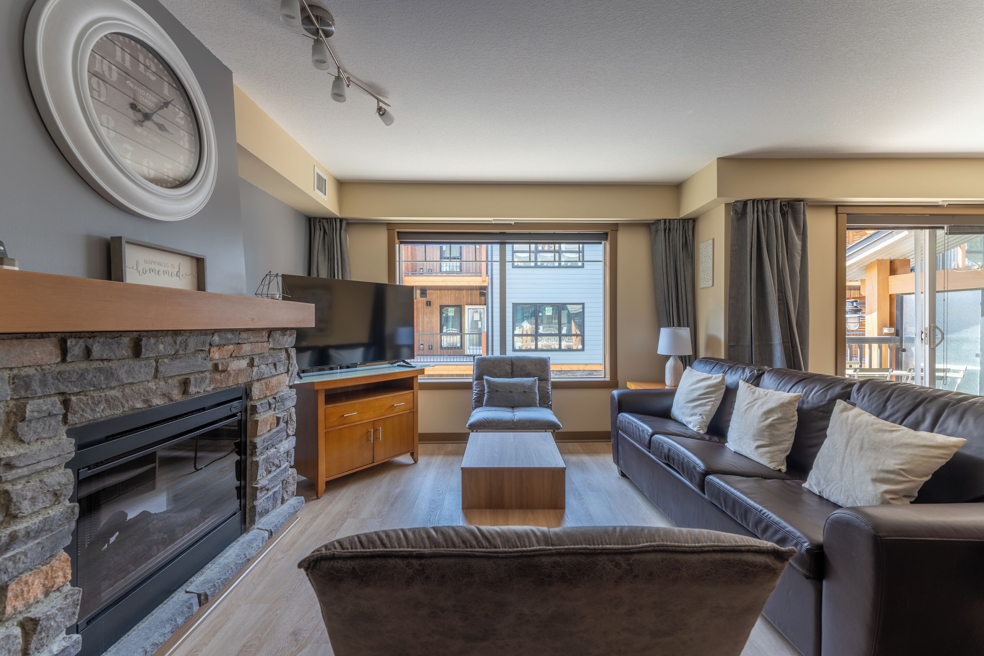 Cp # 4210 两卧室加书房， 两层