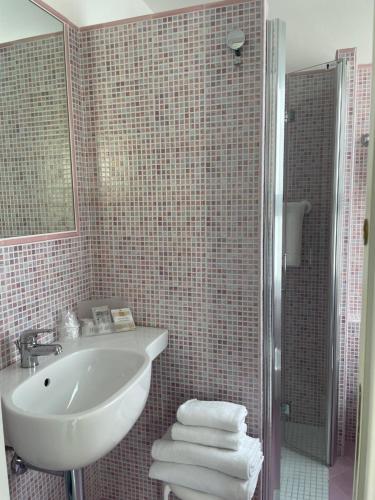 Hotel Miramare 典雅双人或双床间 - 部分海景