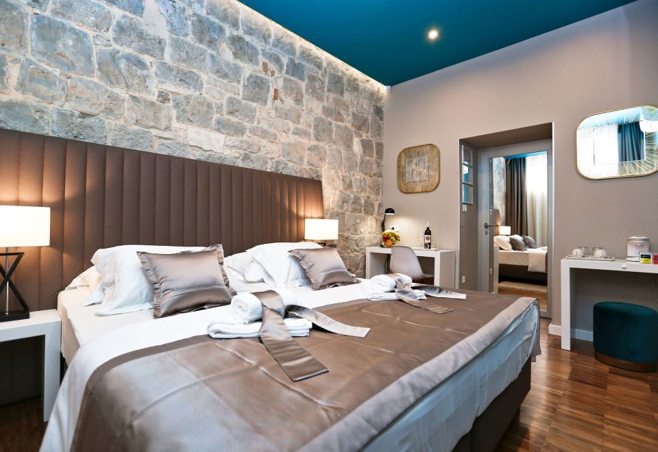 甄选双人或双床房