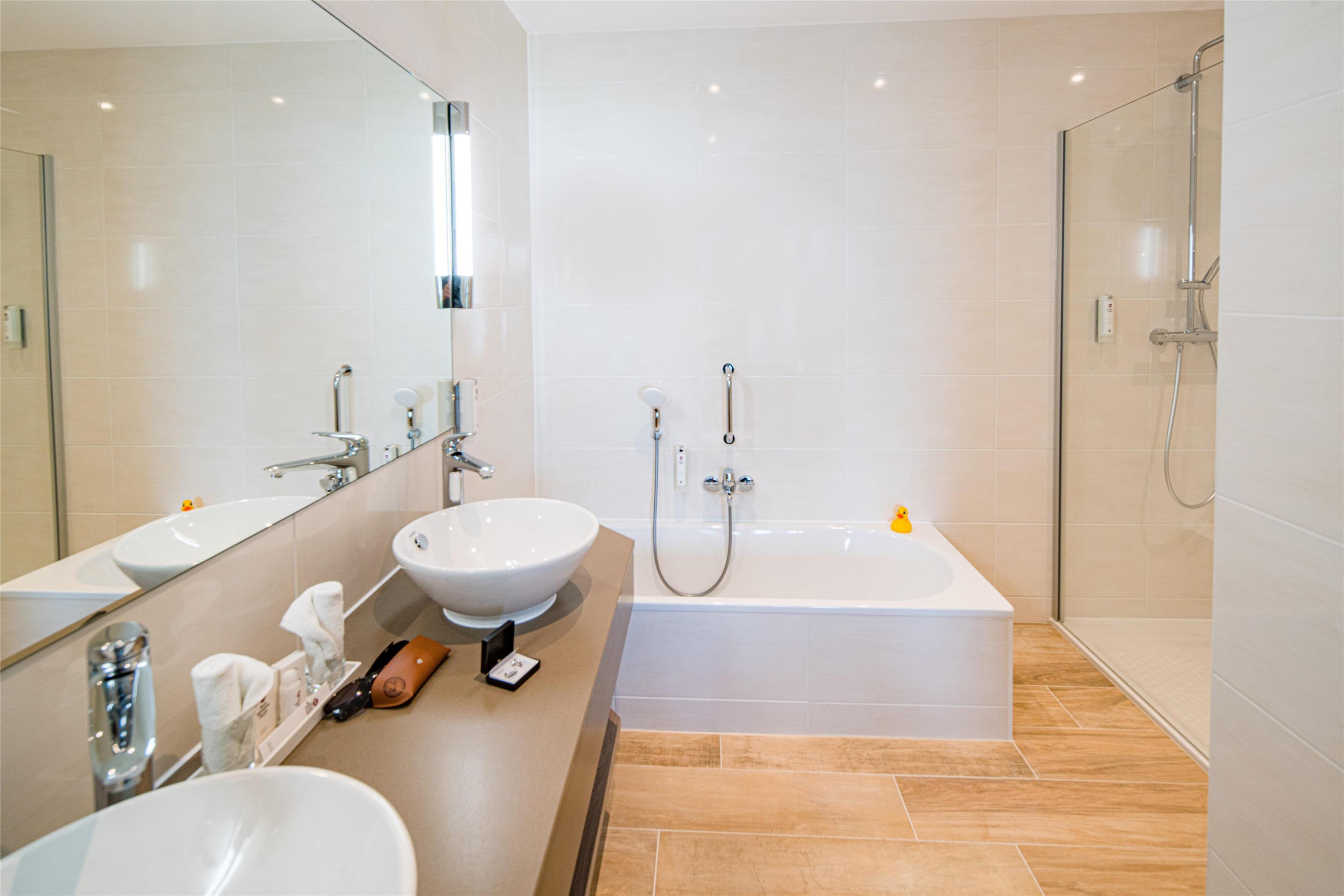 顶层套房（街边）