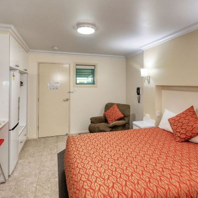 Queen Studio Apartment Motel Carnarvon Promo Code