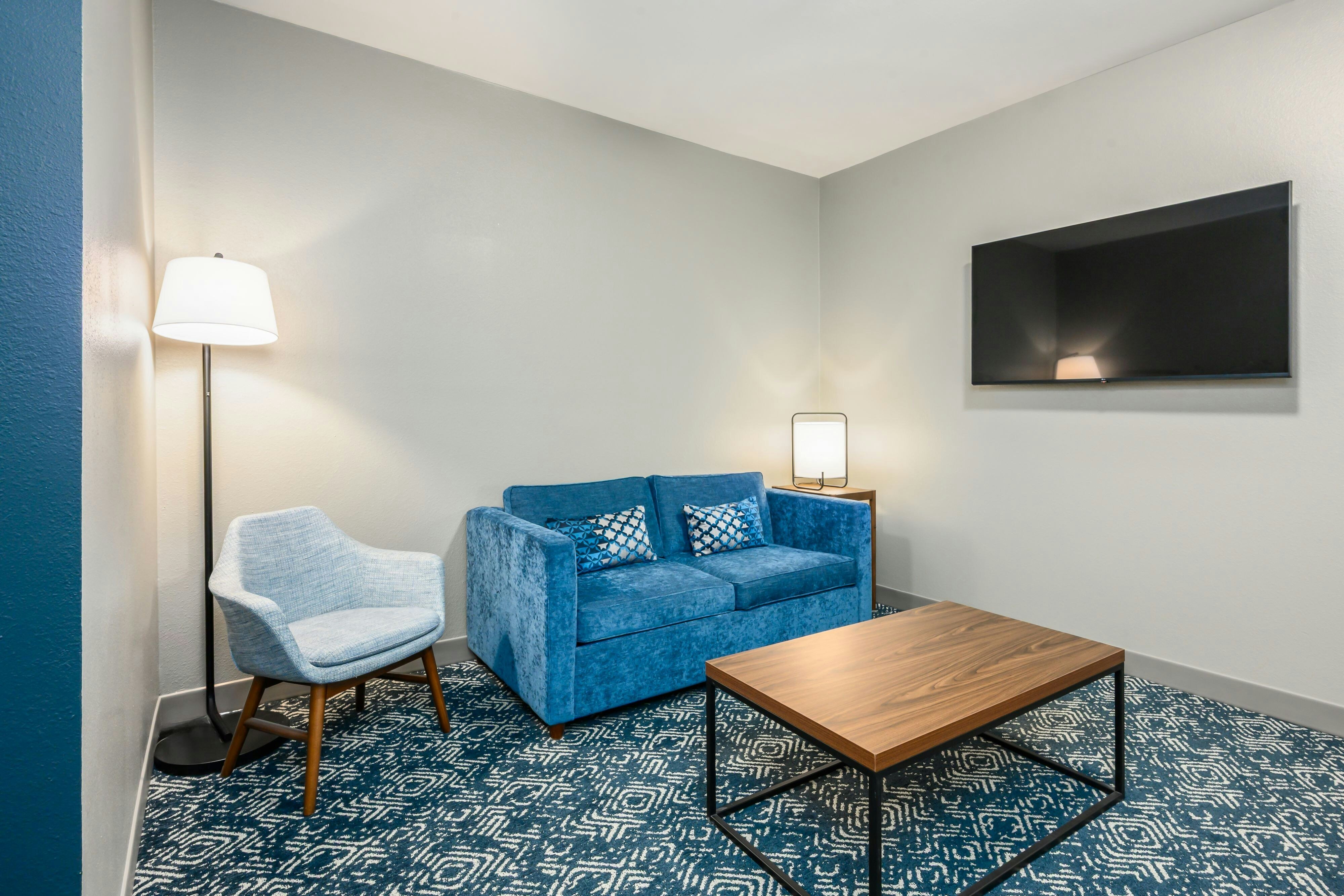 小型套房， 2 张大床和 1 张梳化床