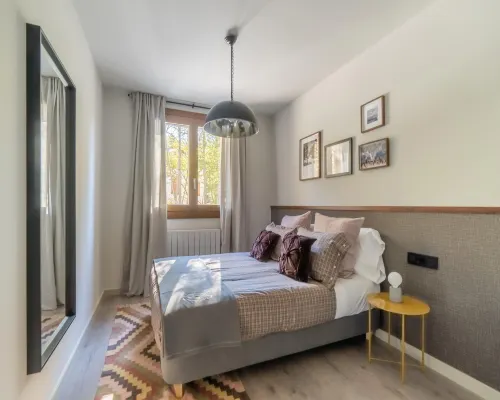 Stone Chalet near Benasque and Scenic Lake 베나스크 호텔