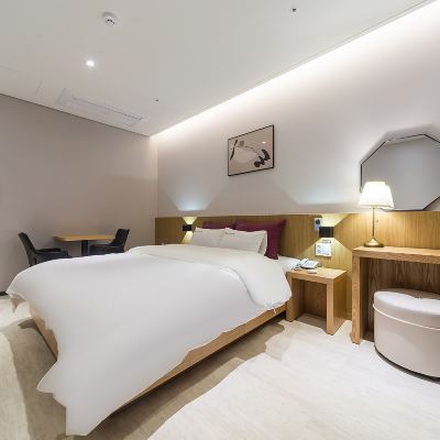 디럭스룸 (TV 또는 테라스 선택 가능) Gwangju Chungjangro 1st Street Boutique Hotel 쿠폰