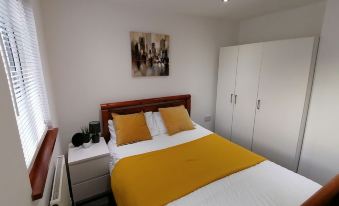 Impeccable 1-Bed Apartment in Coventry - Housity