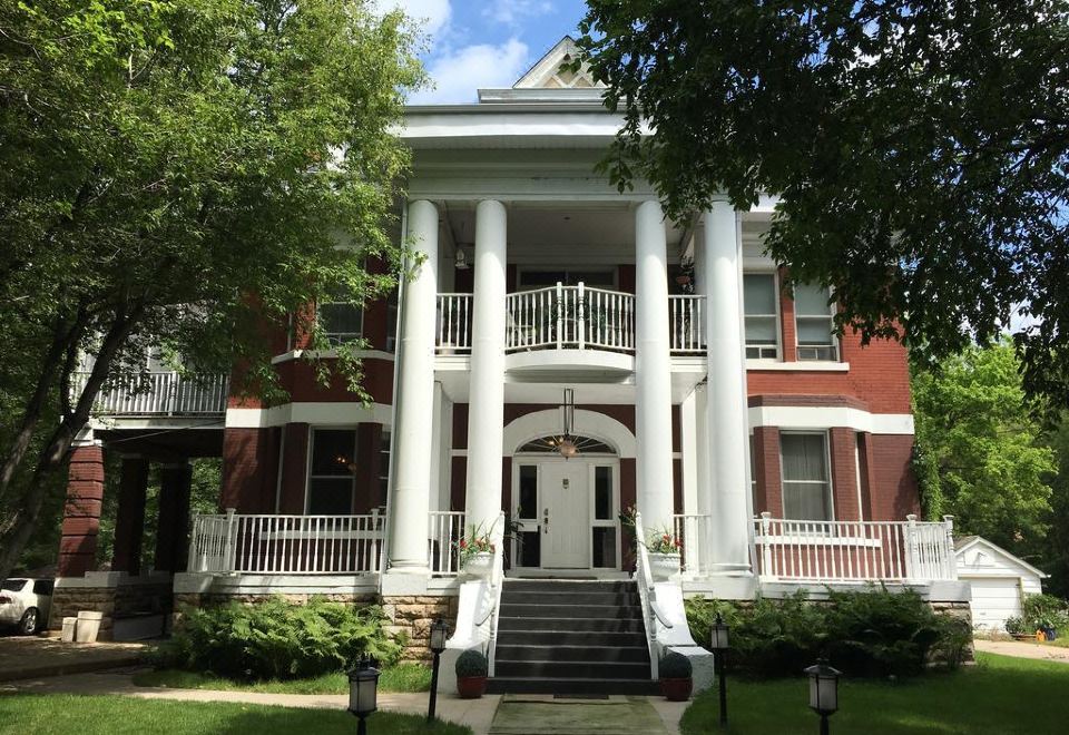 The Columns - Housity