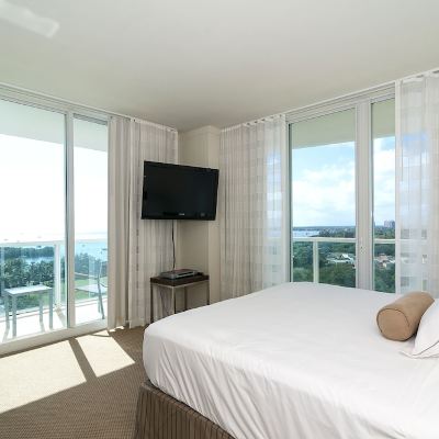 Premium Condo, 2 Bedrooms, Bay View, Poolside