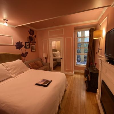Room 207-Parisian Pink Queen Room (Second Floor)
