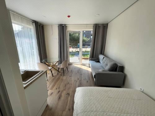 带露台一室公寓