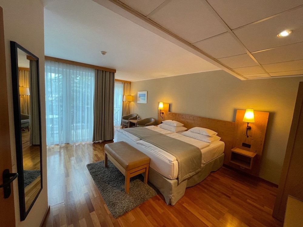 Rogner Hotel Tirana园景精致套房