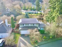 Cozy, Quiet, Bothell River House Hotels in Bothell