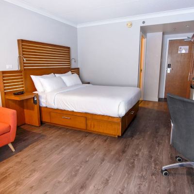 Classic Queen Room with Balcony Hôtel Lindbergh Promo Code