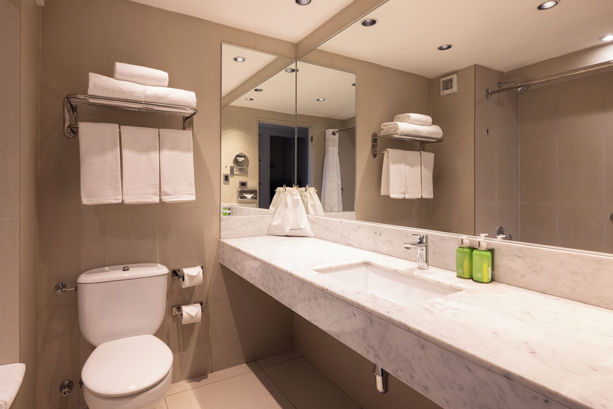 Holiday Inn Express TEMUCO by IHG内景标准两张大床房