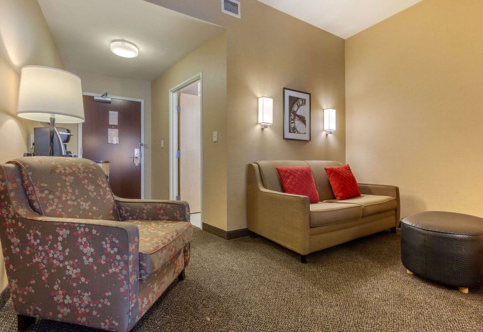 套房， 1 张特大床和 1 张梳化床， 无烟房， 山景